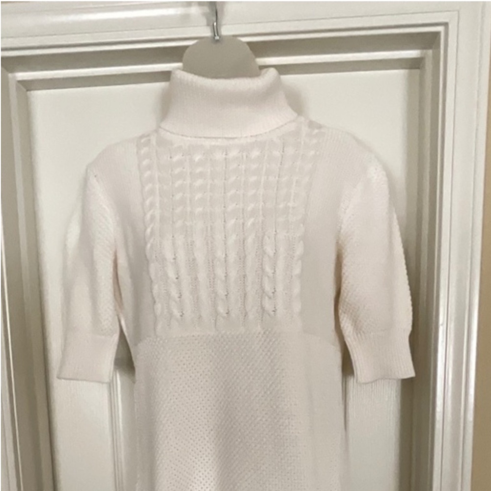 VINTAGE Requirements WHITE KNIT SWEATER, size  M, short sleeves,